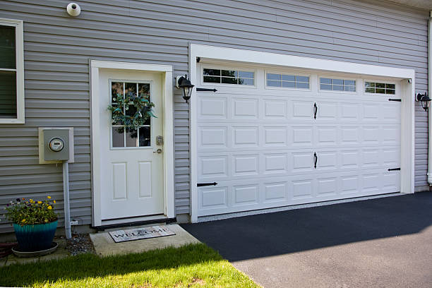 24/7 Emergency Garage Door Panel Replacement experts in Belleview, FL
